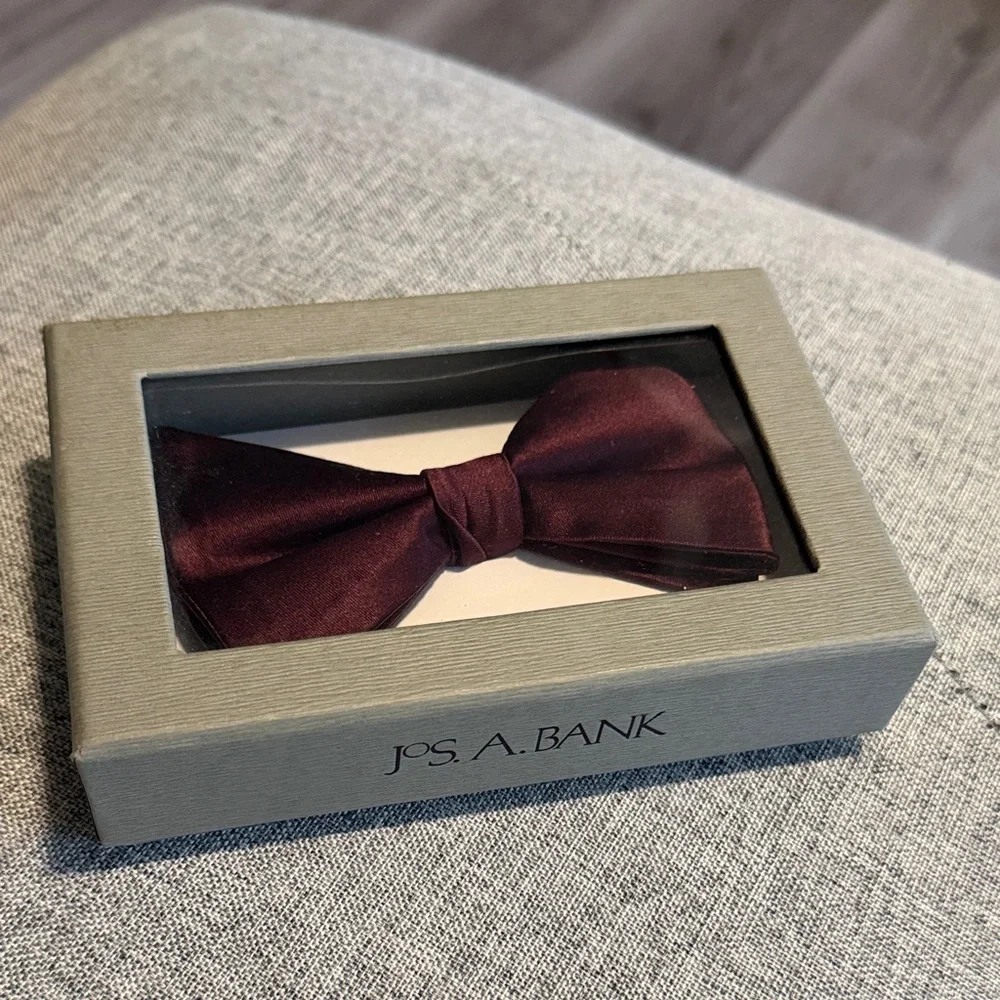 Jos. A. Bank Dark Red Bow Tie 100% silk - Picture 1 of 3